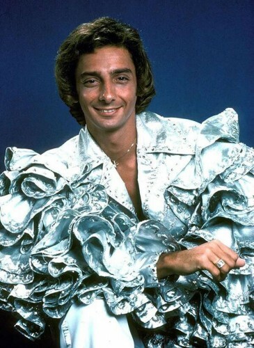 barry manilow was trending last night for all the wrong reasons ?width=365&version=1458180 barry manilow was trending last night for all the wrong reasons